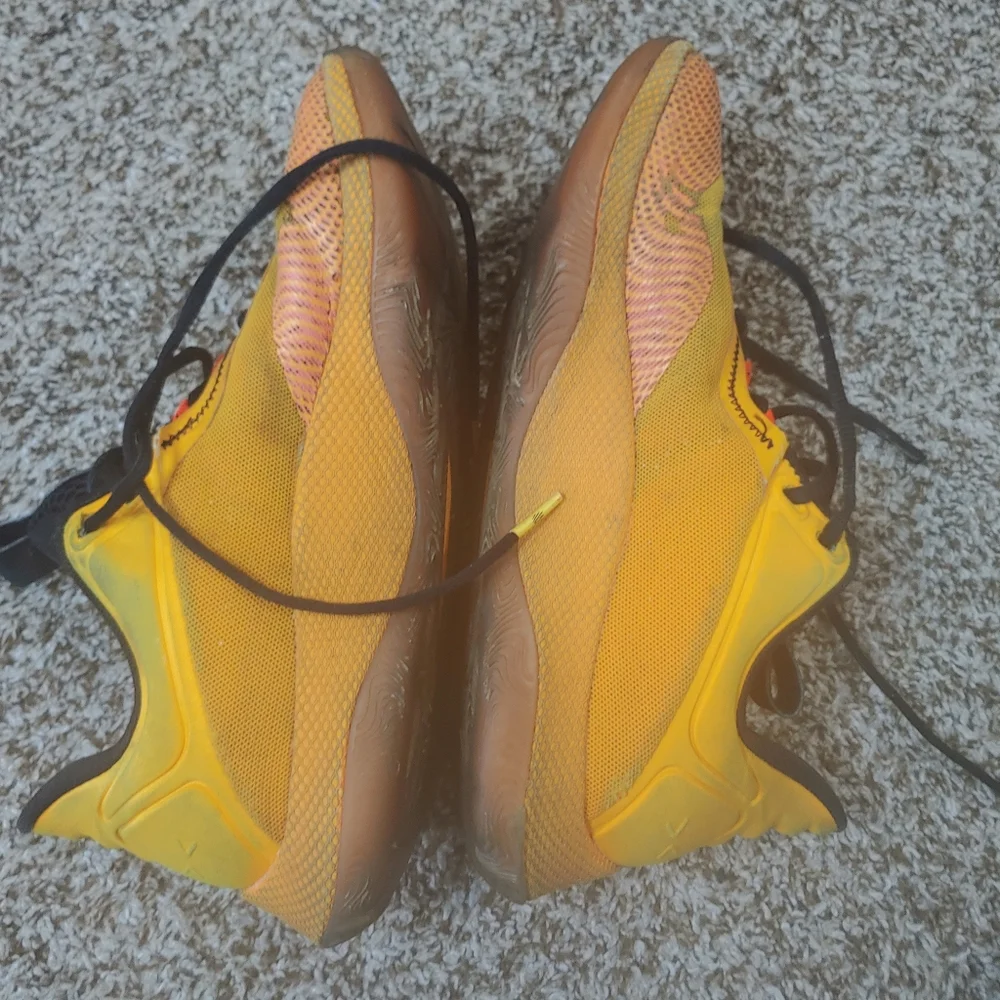 Under Armour Steph Curry Shoes HOVR Yellow Sneakers Unisex Size 7.5/9